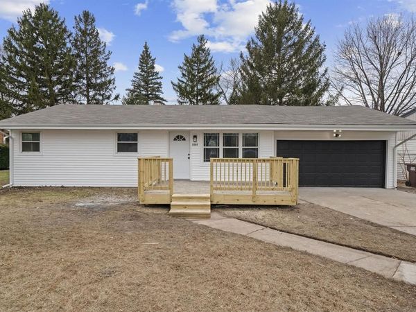 2207 Maple Avenue, Loves Park, IL 61111