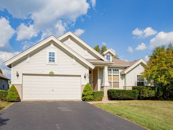 940 Beckett Crossing Drive, Mundelein, IL 60060