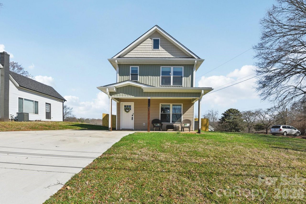 201 N Davis Avenue, Newton, NC 28658 Main Photo