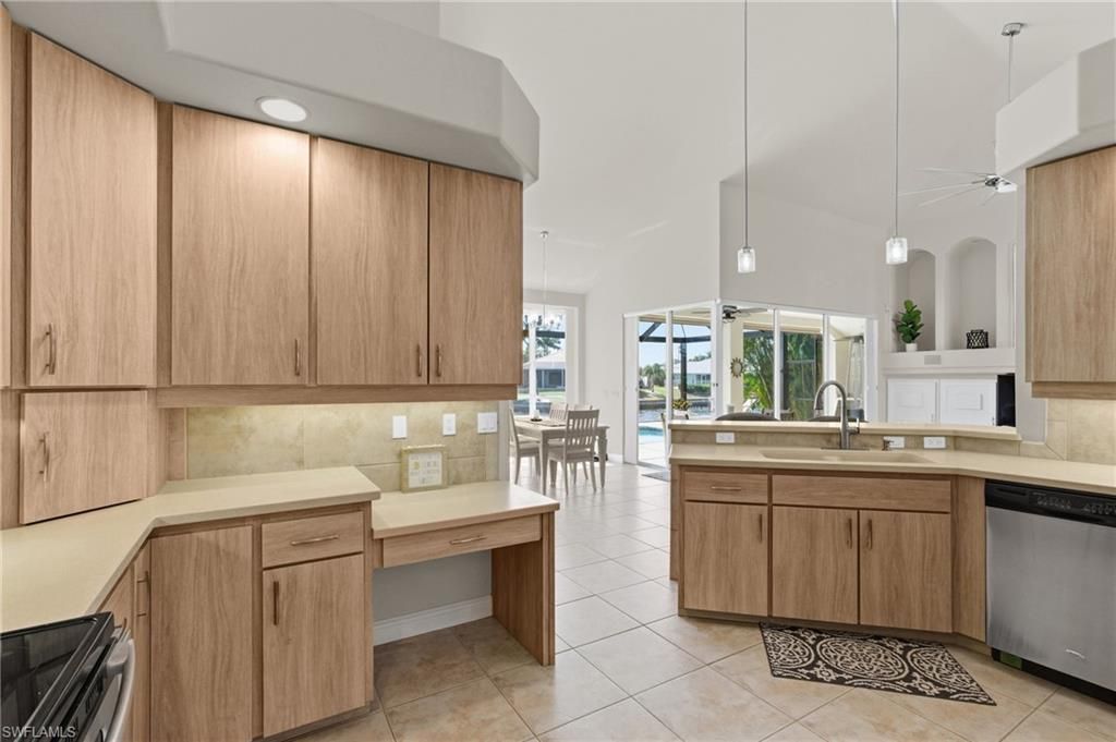 2822 SW 40th St, Cape Coral, FL 33914 Photo