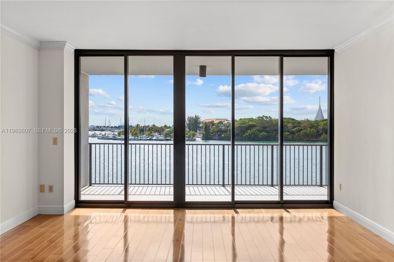 1000 Venetian Way , Unit 301, Miami, FL 33139 Photo