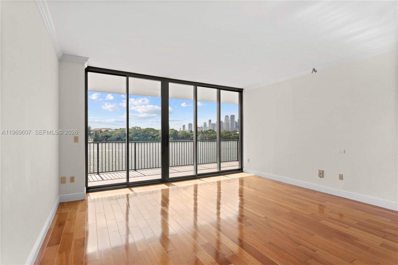 1000 Venetian Way , Unit 301, Miami, FL 33139 Photo