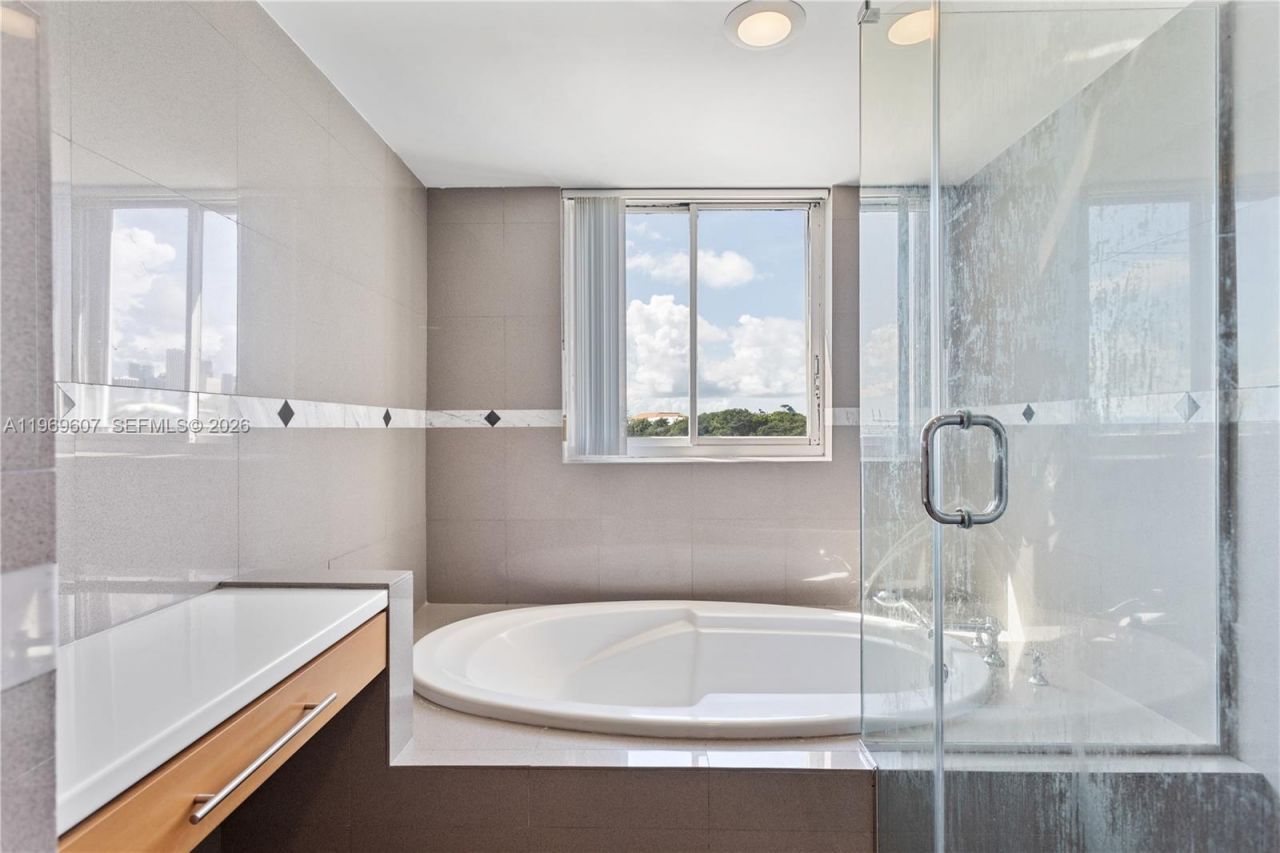 1000 Venetian Way , Unit 301, Miami, FL 33139 Photo