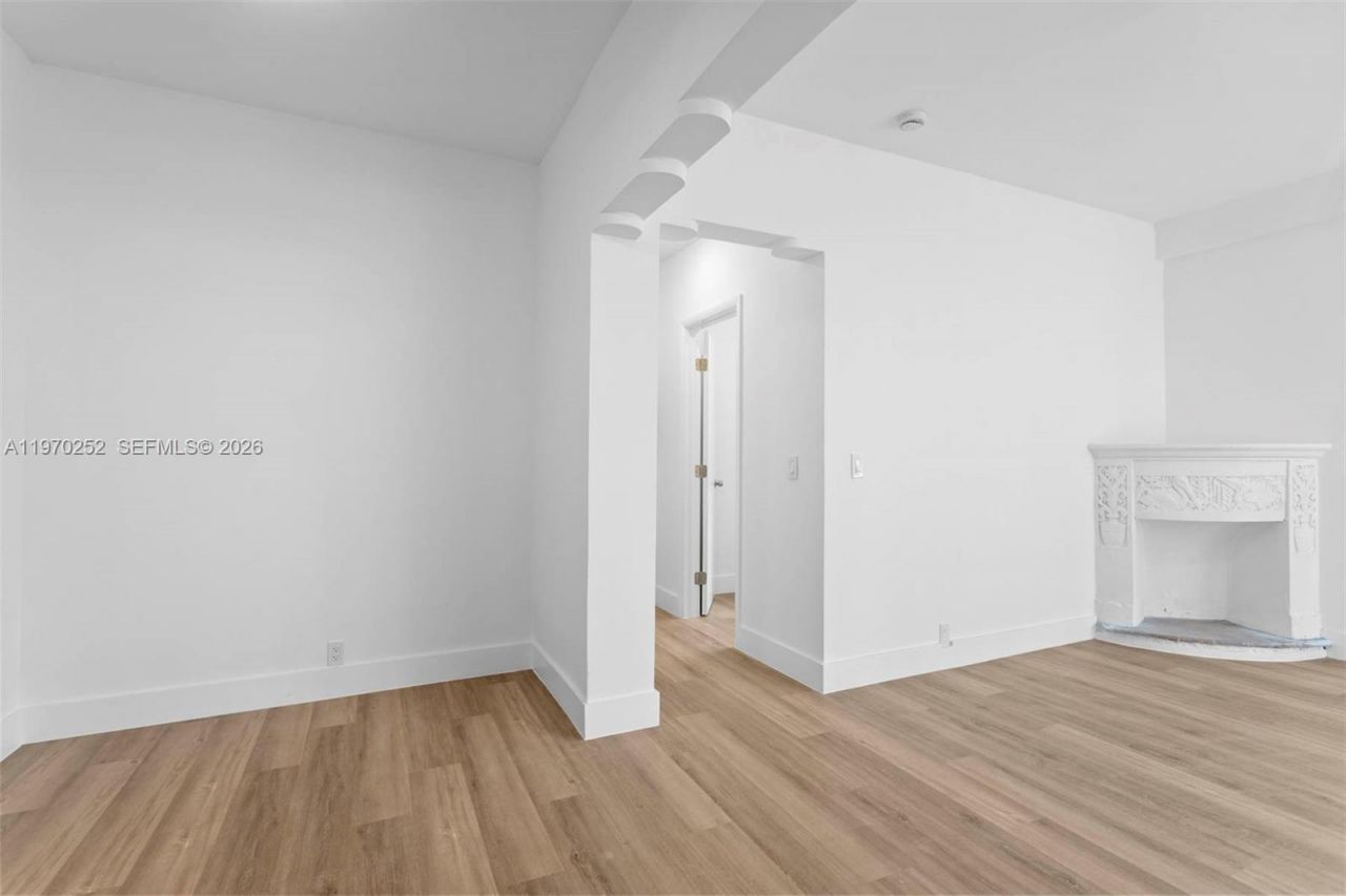 1044 Michigan Ave , Unit 30, Miami Beach, FL 33139 Photo