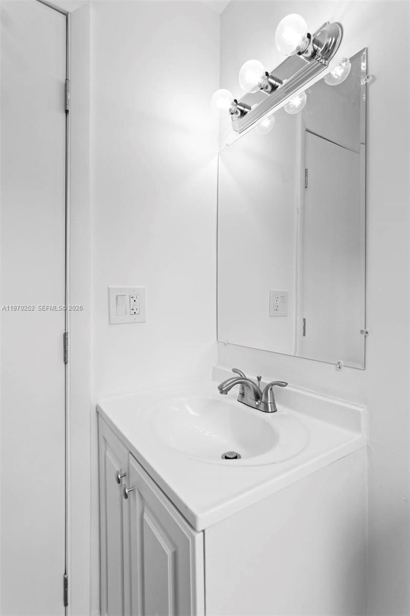 1044 Michigan Ave , Unit 30, Miami Beach, FL 33139 Photo