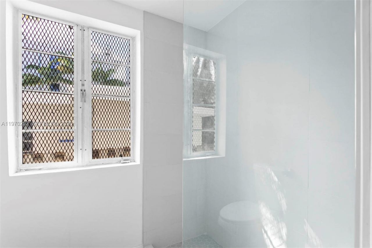 1044 Michigan Ave , Unit 30, Miami Beach, FL 33139 Photo