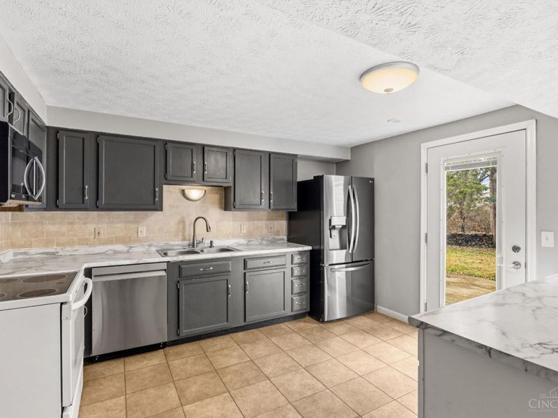 6039 Edna Oaks Court, Miami Twp, OH 45459 Photo 18