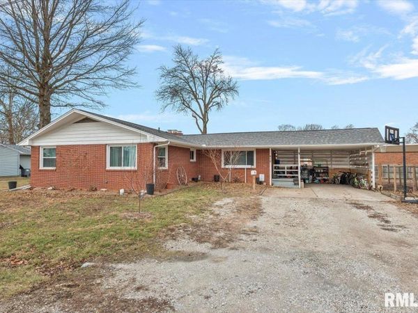 412 PARK Avenue, Auburn, IL 62615