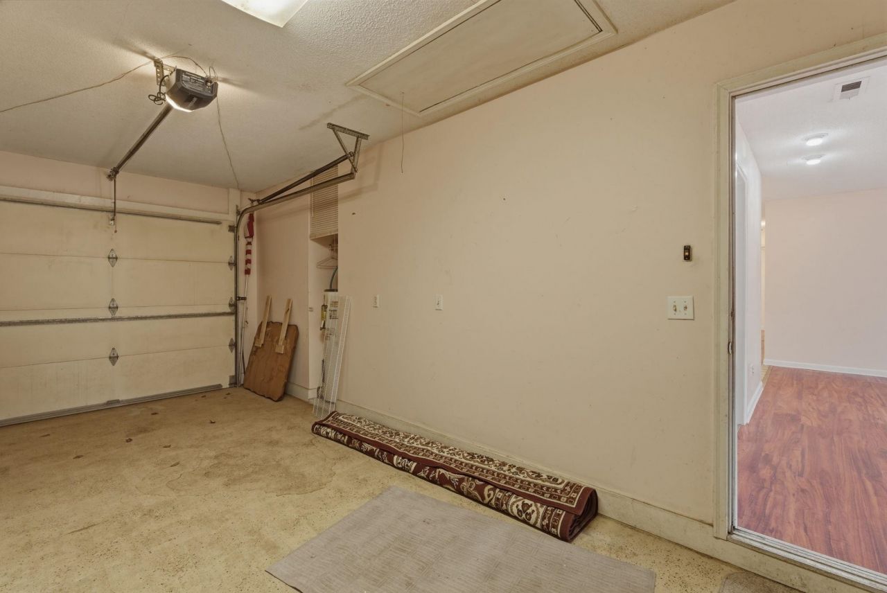 100 Timberline Dr. Photo 13