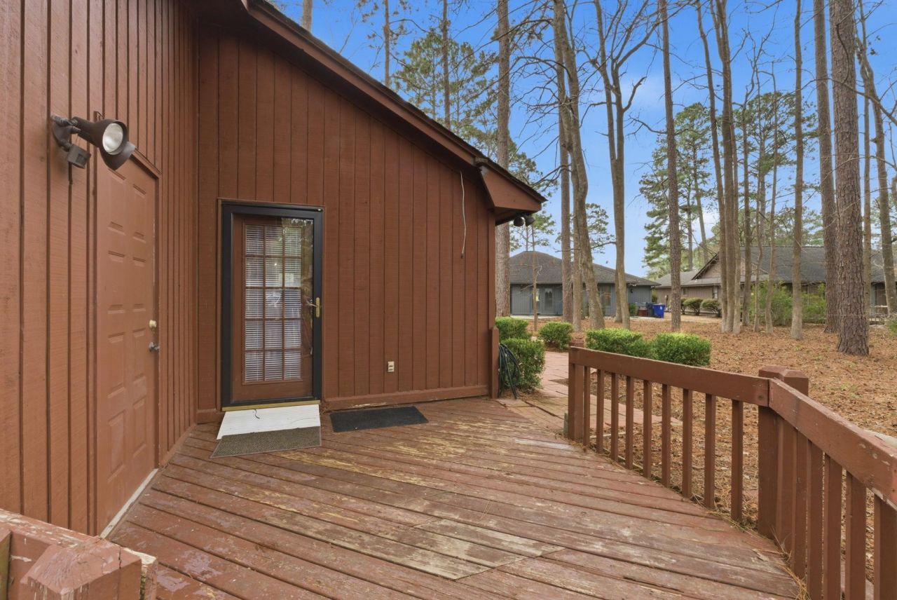 100 Timberline Dr. Photo 27