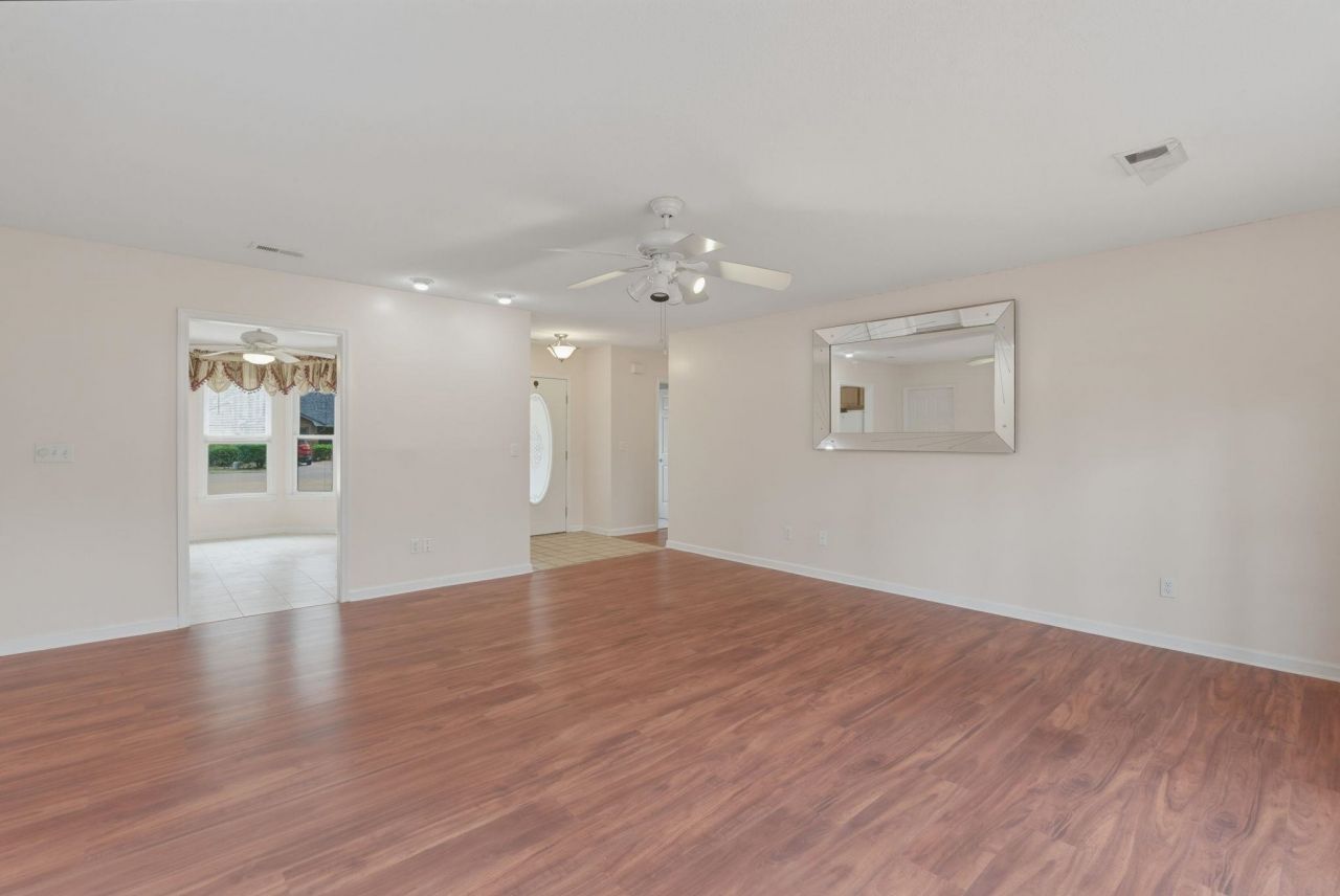 100 Timberline Dr. Photo 4