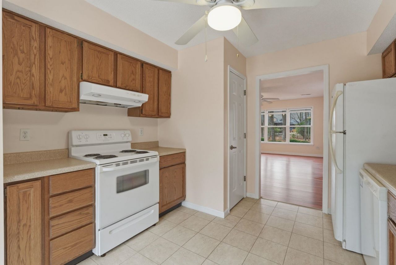 100 Timberline Dr. Photo 9