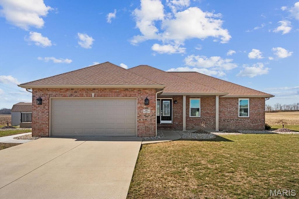 110 Bridgewater Lane, Highland, IL 62249 Main Photo