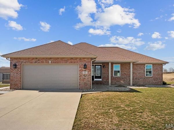 110 Bridgewater Lane, Highland, IL 62249