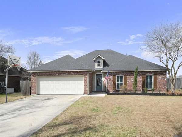 43092 Sycamore Bend Ave, Gonzales, LA 70737