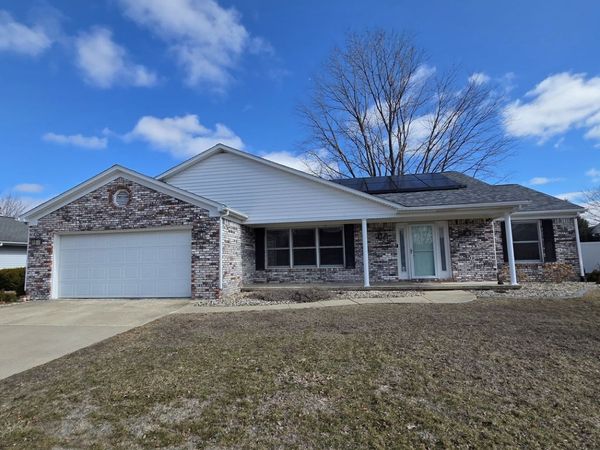 610 Sherwood Drive, St. Joseph, IL 61873