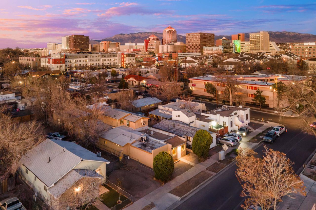 907 Coal Avenue Sw, Albuquerque, NM 87102 Main Photo