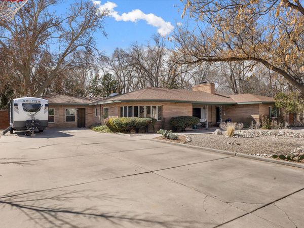 810 Solar Road NW, Albuquerque, NM 87107