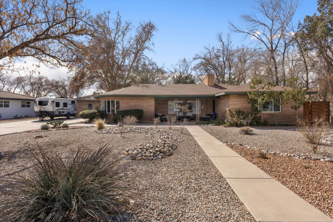810 Solar Road Nw, Albuquerque, NM 87107 Main Photo