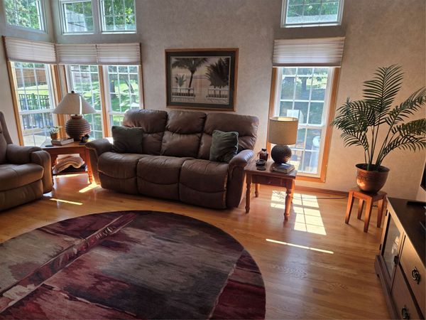8020 Cobblestone Road, Urbandale, IA 50322