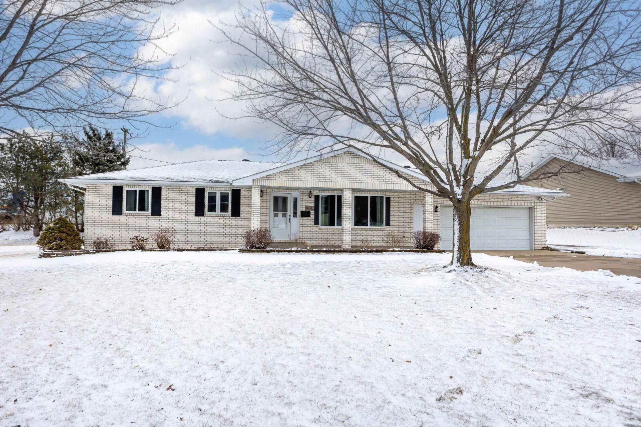 10382 Shane Court, Dubuque, IA 52003 Main Photo
