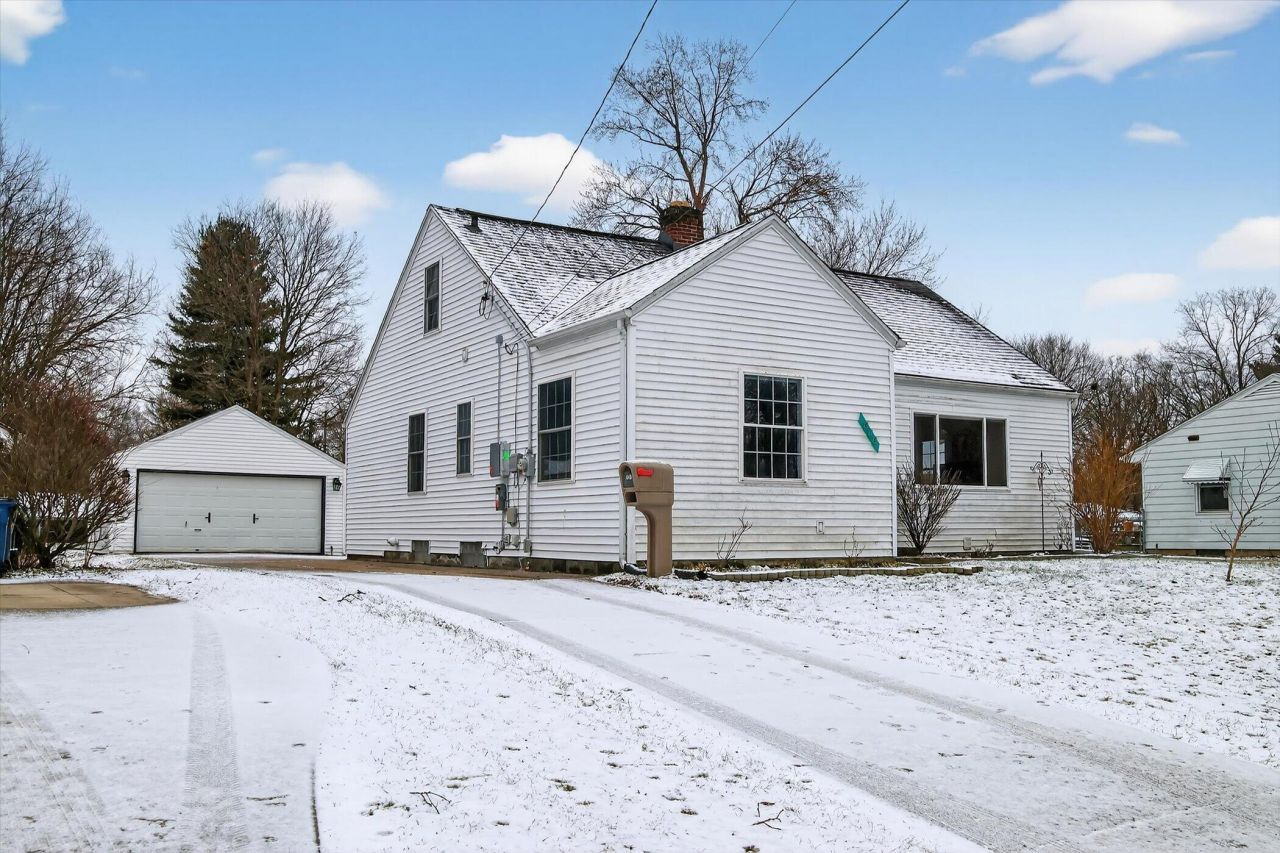 818 Parchmount Avenue, Kalamazoo, MI 49004 Main Photo