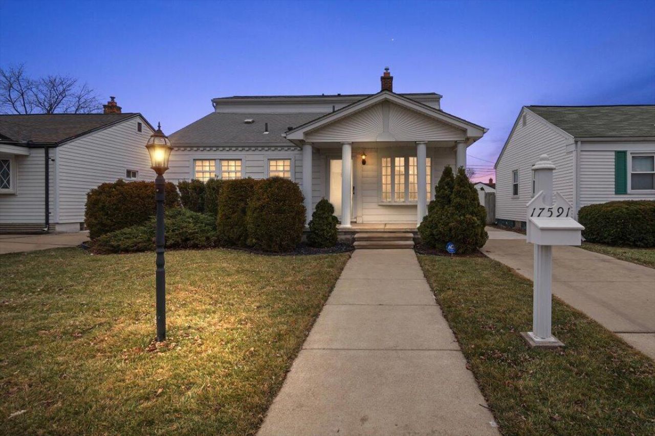 17591 Matthews Street, Riverview, MI 48193 Main Photo