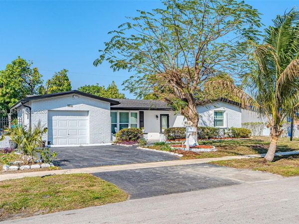 4541 NW 23rd St, Lauderhill, FL 33313