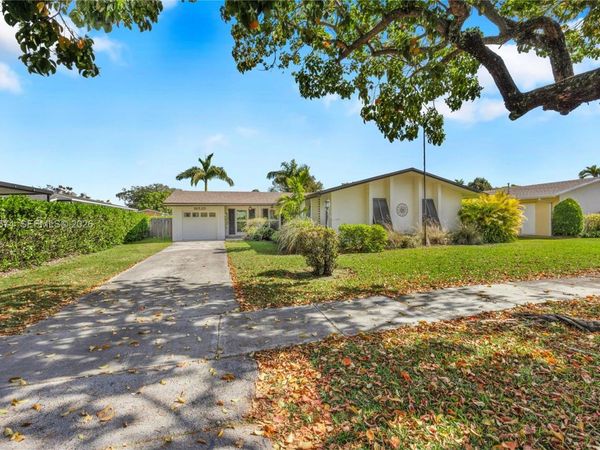 18525 SW 90th Ct, Cutler Bay, FL 33157