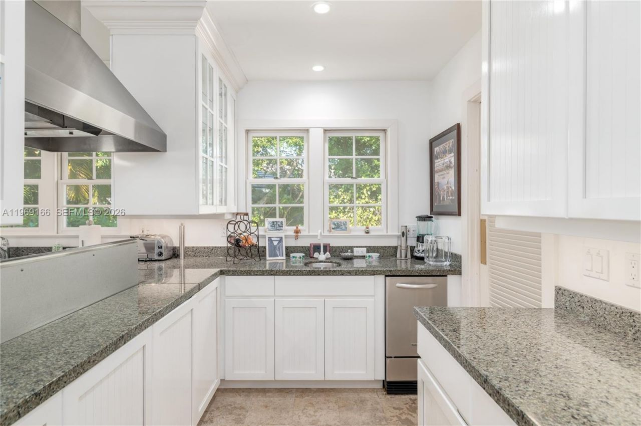 200 S Beach Rd, Jupiter Island, FL 33455 Photo