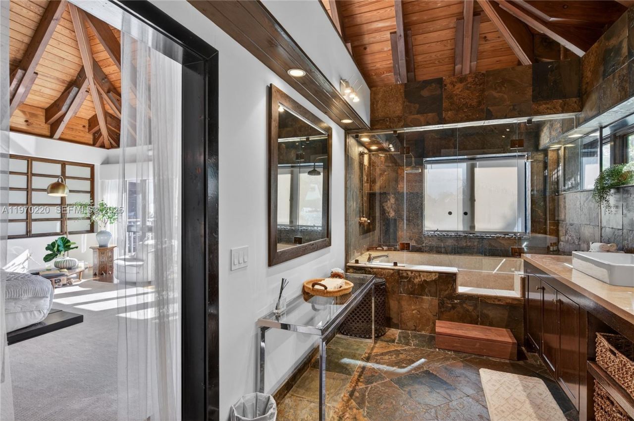 14 W San Marino Dr, Miami Beach, FL 33139 Photo