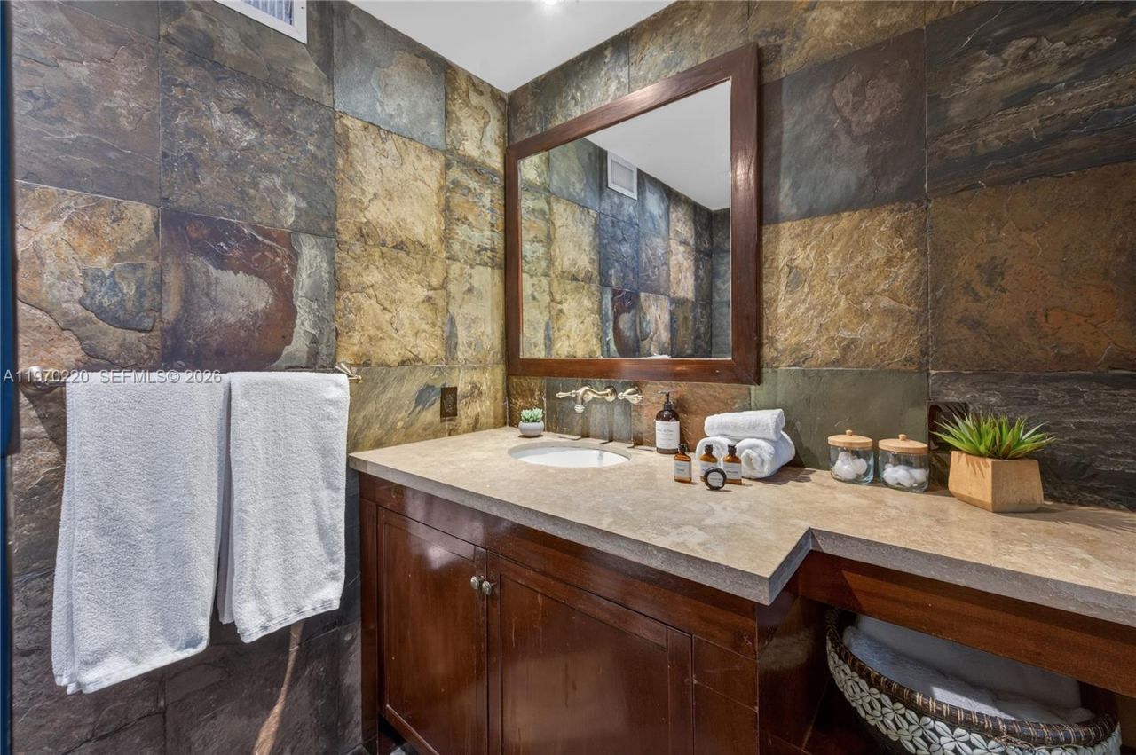 14 W San Marino Dr, Miami Beach, FL 33139 Photo