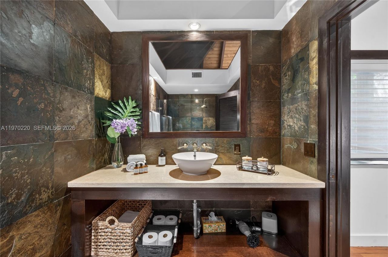 14 W San Marino Dr, Miami Beach, FL 33139 Photo