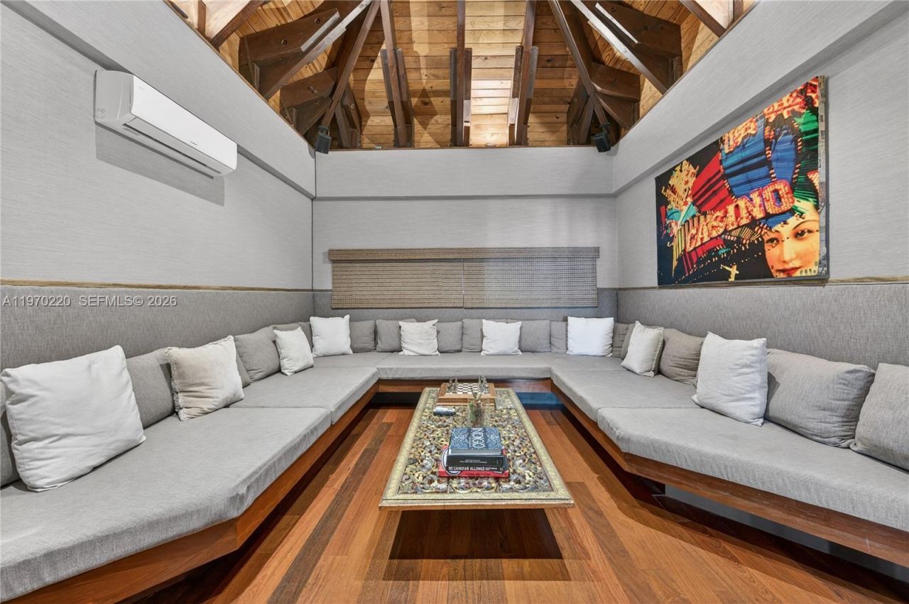 14 W San Marino Dr, Miami Beach, FL 33139 Photo