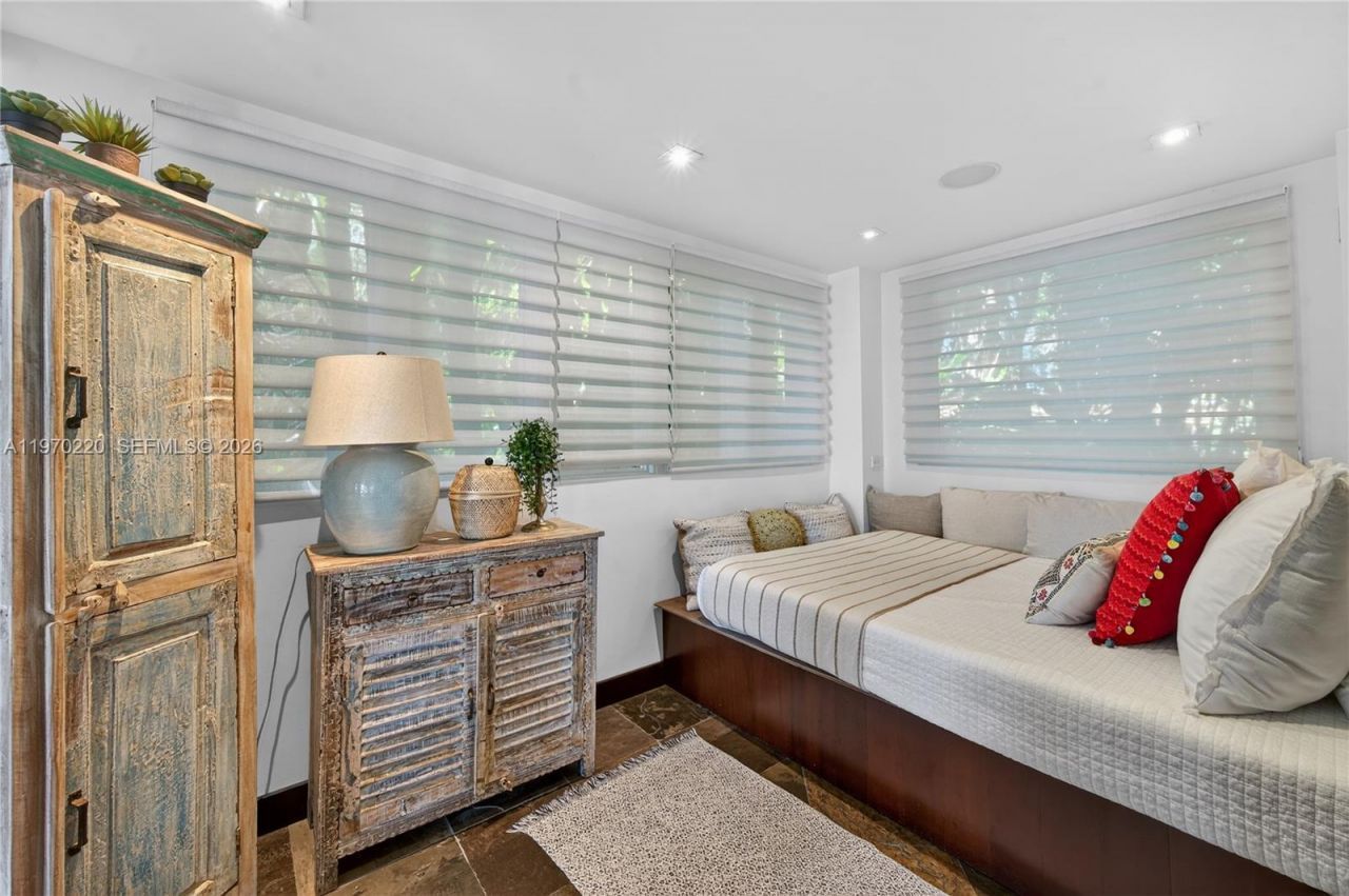 14 W San Marino Dr, Miami Beach, FL 33139 Photo