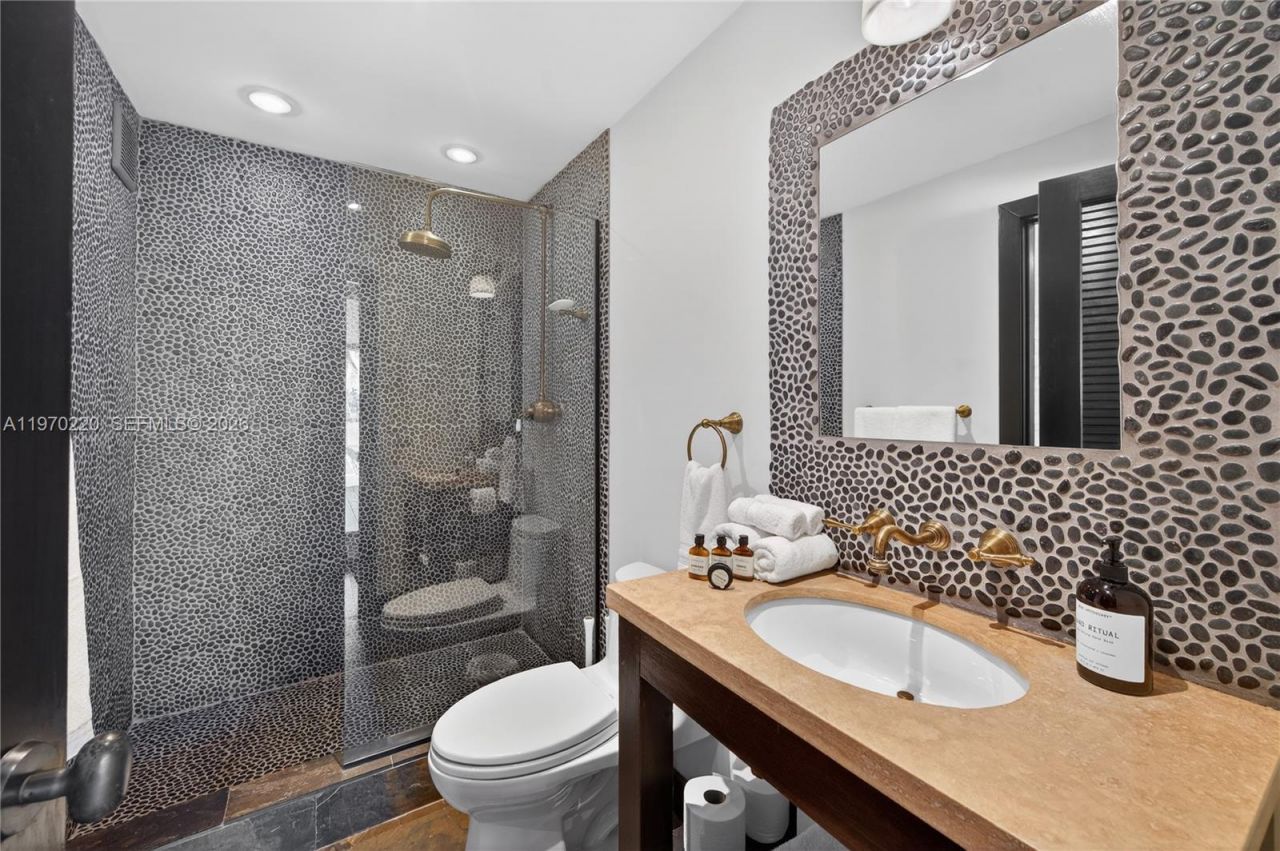 14 W San Marino Dr, Miami Beach, FL 33139 Photo