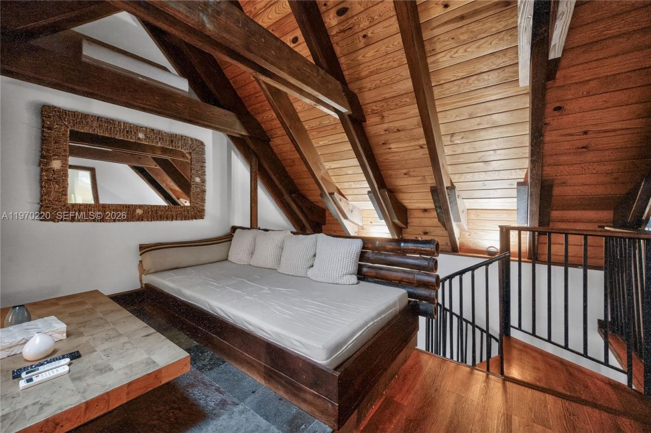 14 W San Marino Dr, Miami Beach, FL 33139 Photo