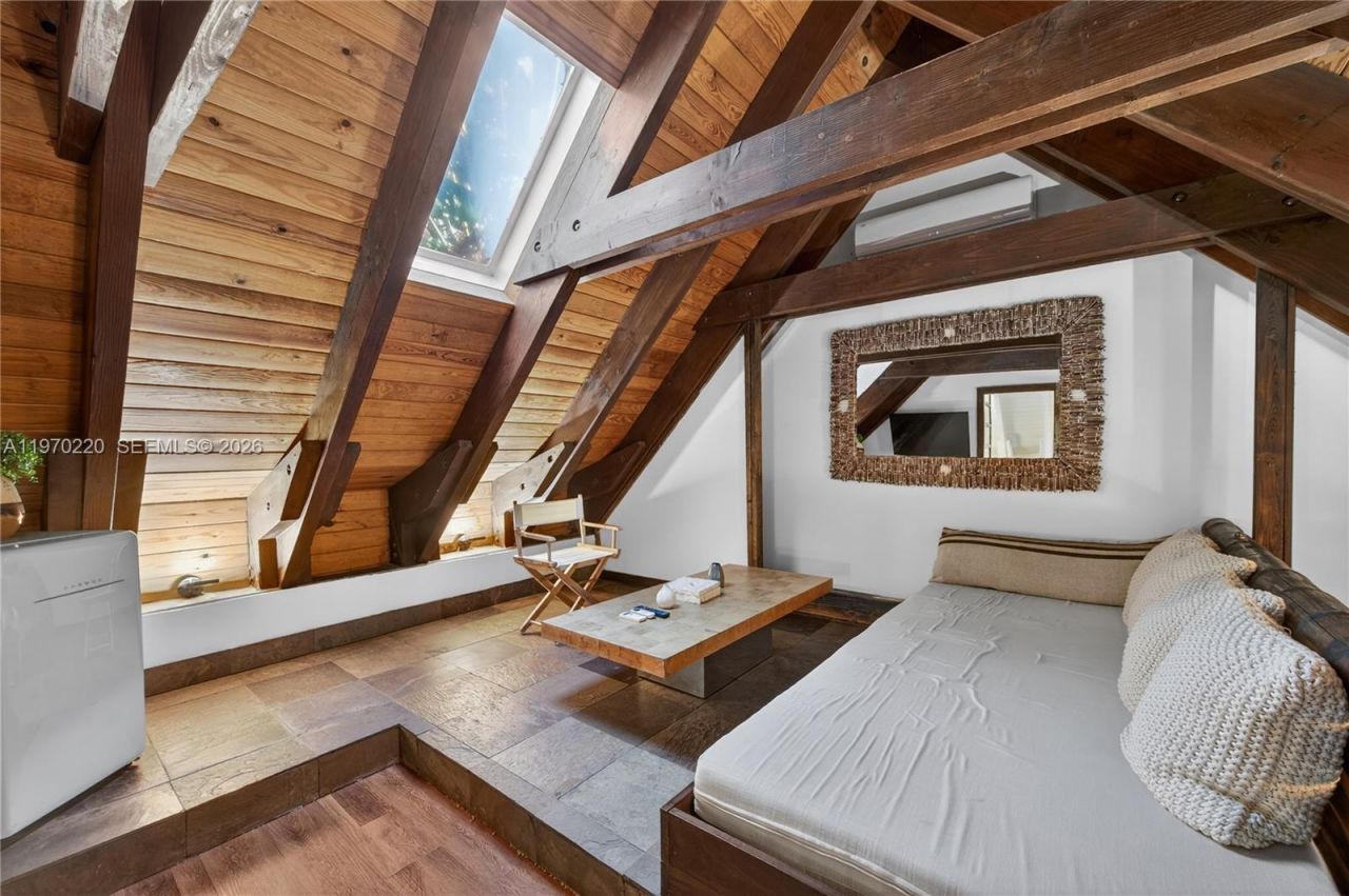 14 W San Marino Dr, Miami Beach, FL 33139 Photo