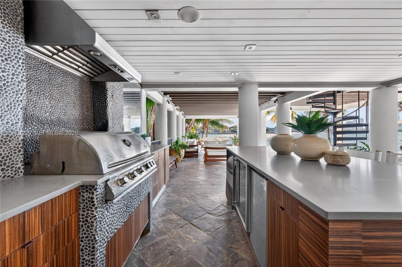 14 W San Marino Dr, Miami Beach, FL 33139 Photo