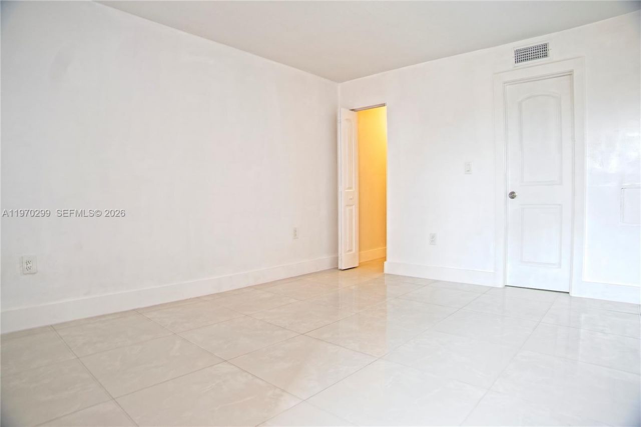 4717 NW 7th St, Unit 704-10, Miami, FL 33126 Photo