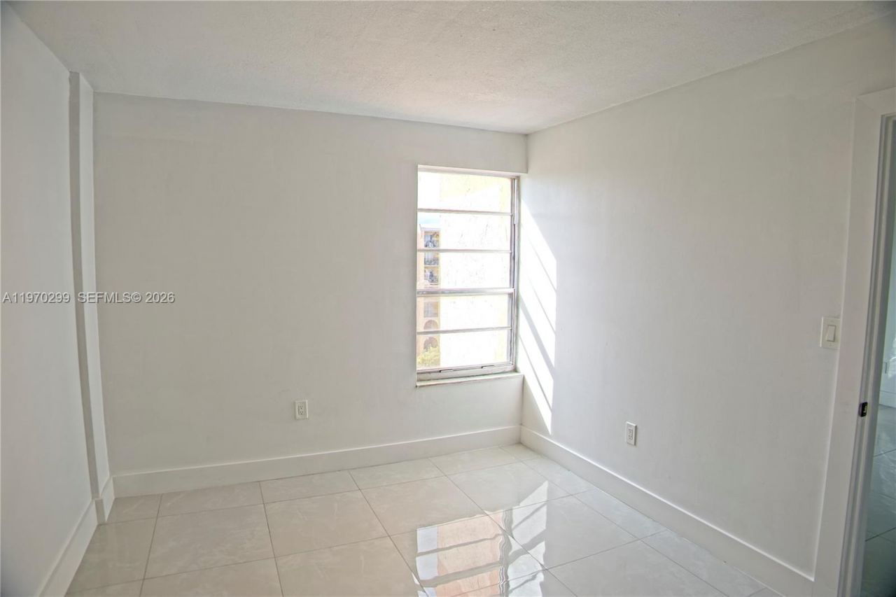 4717 NW 7th St, Unit 704-10, Miami, FL 33126 Photo