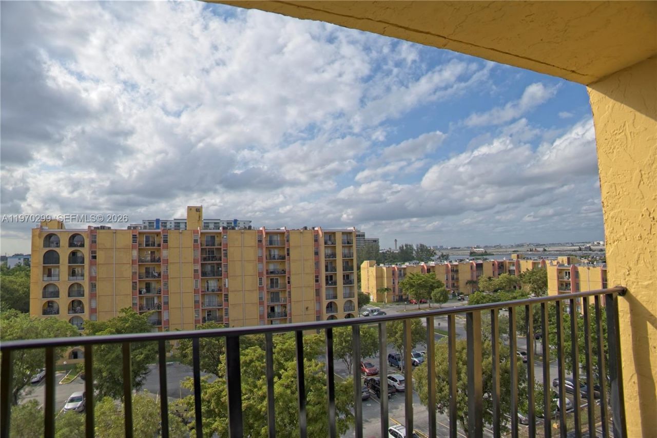 4717 NW 7th St, Unit 704-10, Miami, FL 33126 Photo