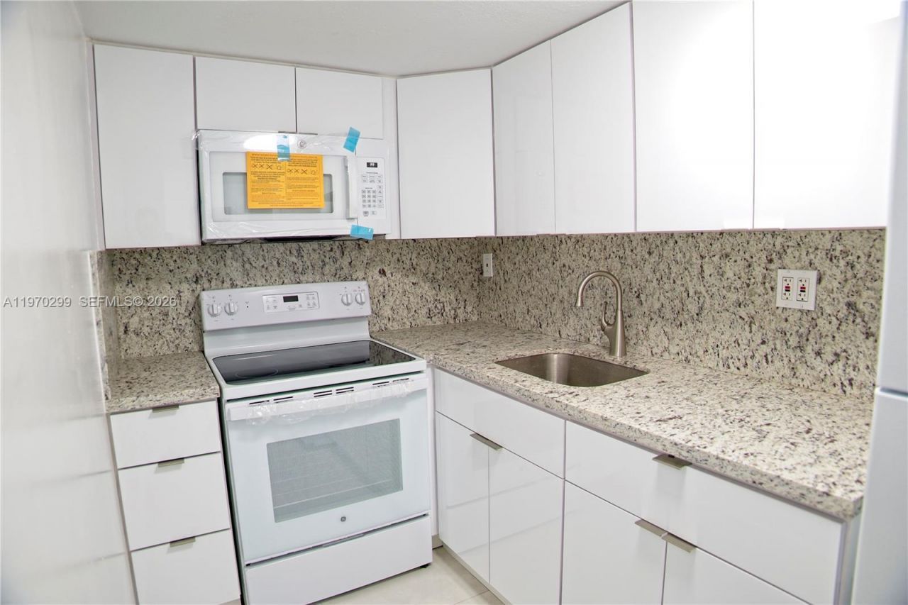 4717 NW 7th St, Unit 704-10, Miami, FL 33126 Photo