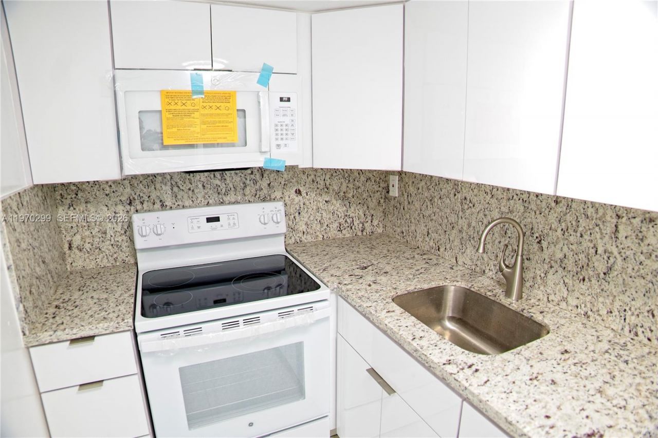 4717 NW 7th St, Unit 704-10, Miami, FL 33126 Photo