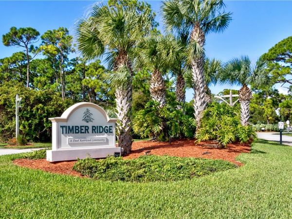 605 Timber Ridge Trail SW, Unit 102, Vero Beach, FL 32962