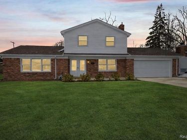28426 Chatham Road, Grosse Ile Twp, MI 48138