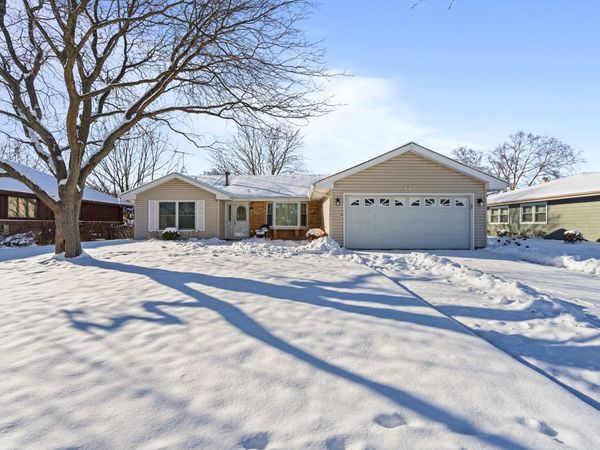 120 S Staffire Drive, Schaumburg, IL 60193