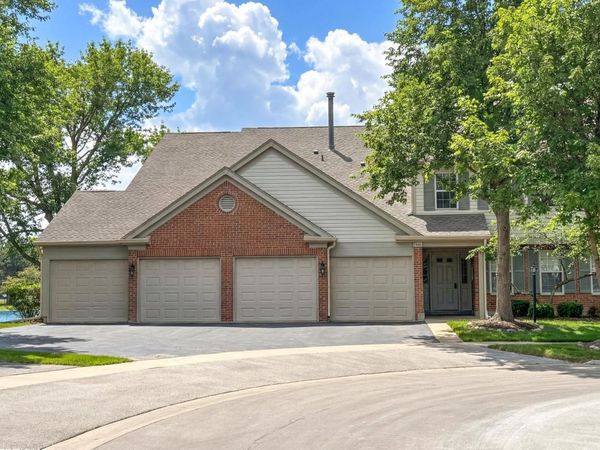 1251 ROSEWOOD Court, Unit B2, Schaumburg, IL 60193