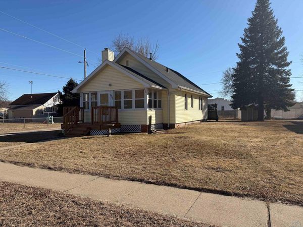 900 La Plante Ave, Sioux City, IA 51109
