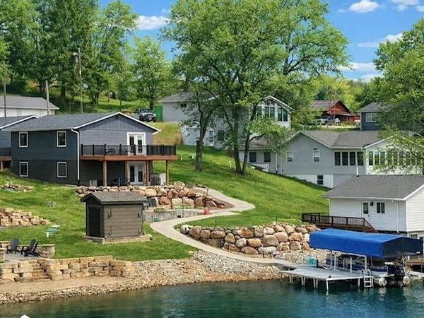 4223 W Lakeshore Drive, Brooklyn, IA 52211